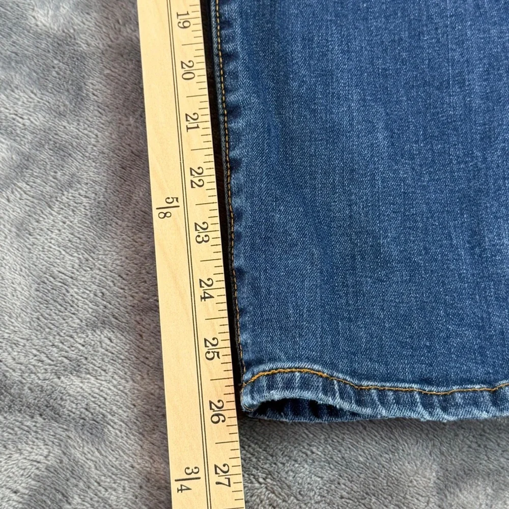 Levi's Boyfriend Women's Jeans Straight Leg Distressed 28 Mid Rise Medium‎ Wash